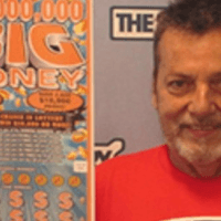 Pietro Levesque, l'uomo del Massachusetts che ha vinto 10milioni alla Lotteria Big Money grazie a una strada interrotta.