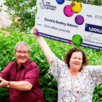 David e Shelley Adams, la coppia che ha vinto la Lotteria UK dopo la morte per Coronavirus del fratello di Adams e aver perso il lavoro.