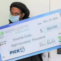Kwame Cross, l'uomo che ha vinto 800.000$ alla VA Lottery Pick4 con 160 schedine identiche.