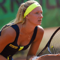 Tennis-scommesse: arrestata Yana Sizikova per presunta corruzione sportiva in una vicenda di scommesse sportive truccate.
