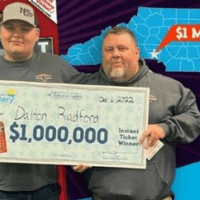 Dalton Radford, il 18enne della Carolina del Nord (USA) che ha vinto 1 milione di dollari al gratta e vinci: vincita prevista dal nonno.
